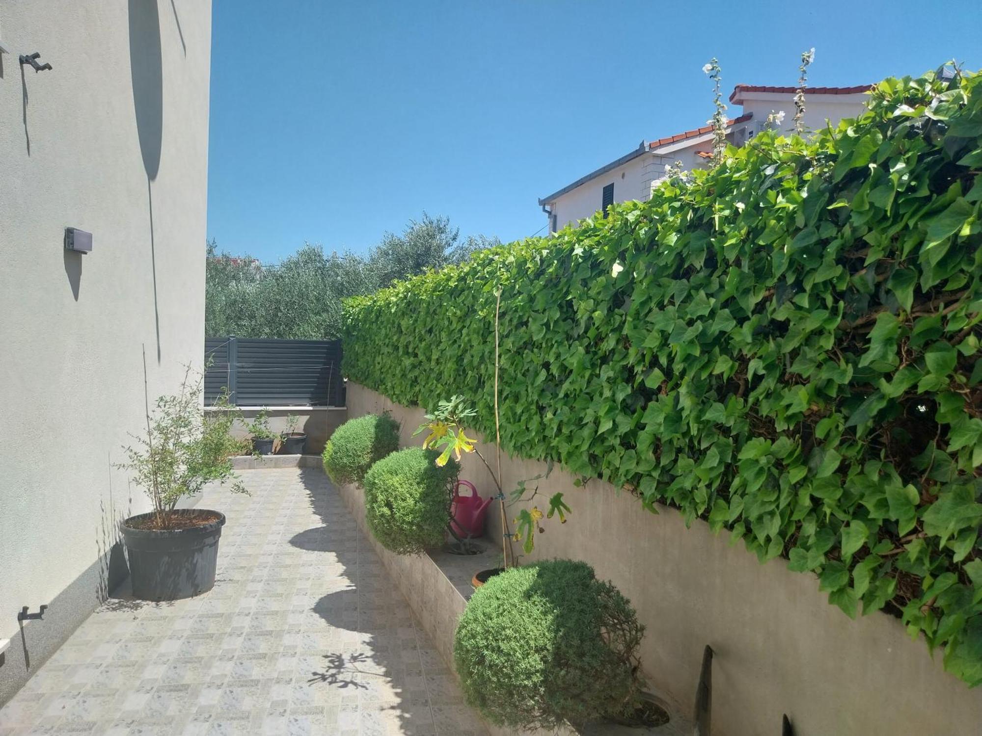 Villa Guliver Slatine Exterior foto